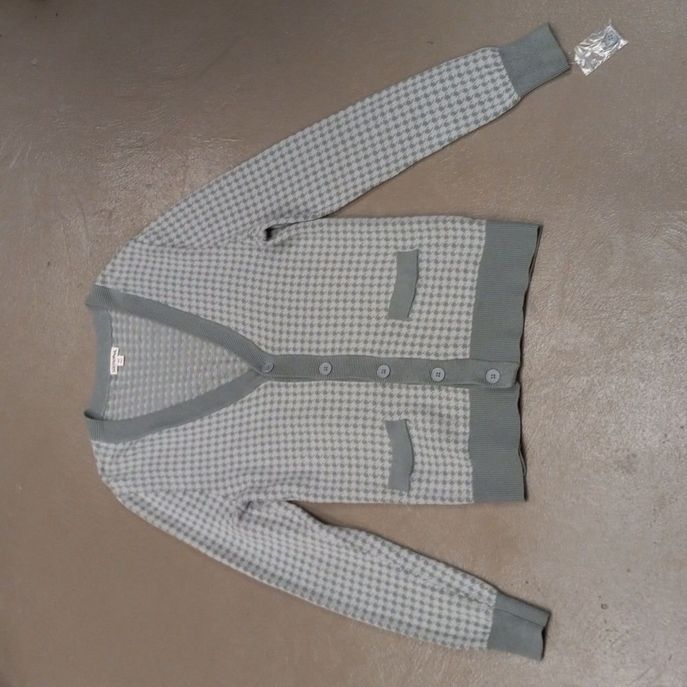 Merona 5 Button, 2 Front Pockets, TwoTone Grey Cardigan Sweater